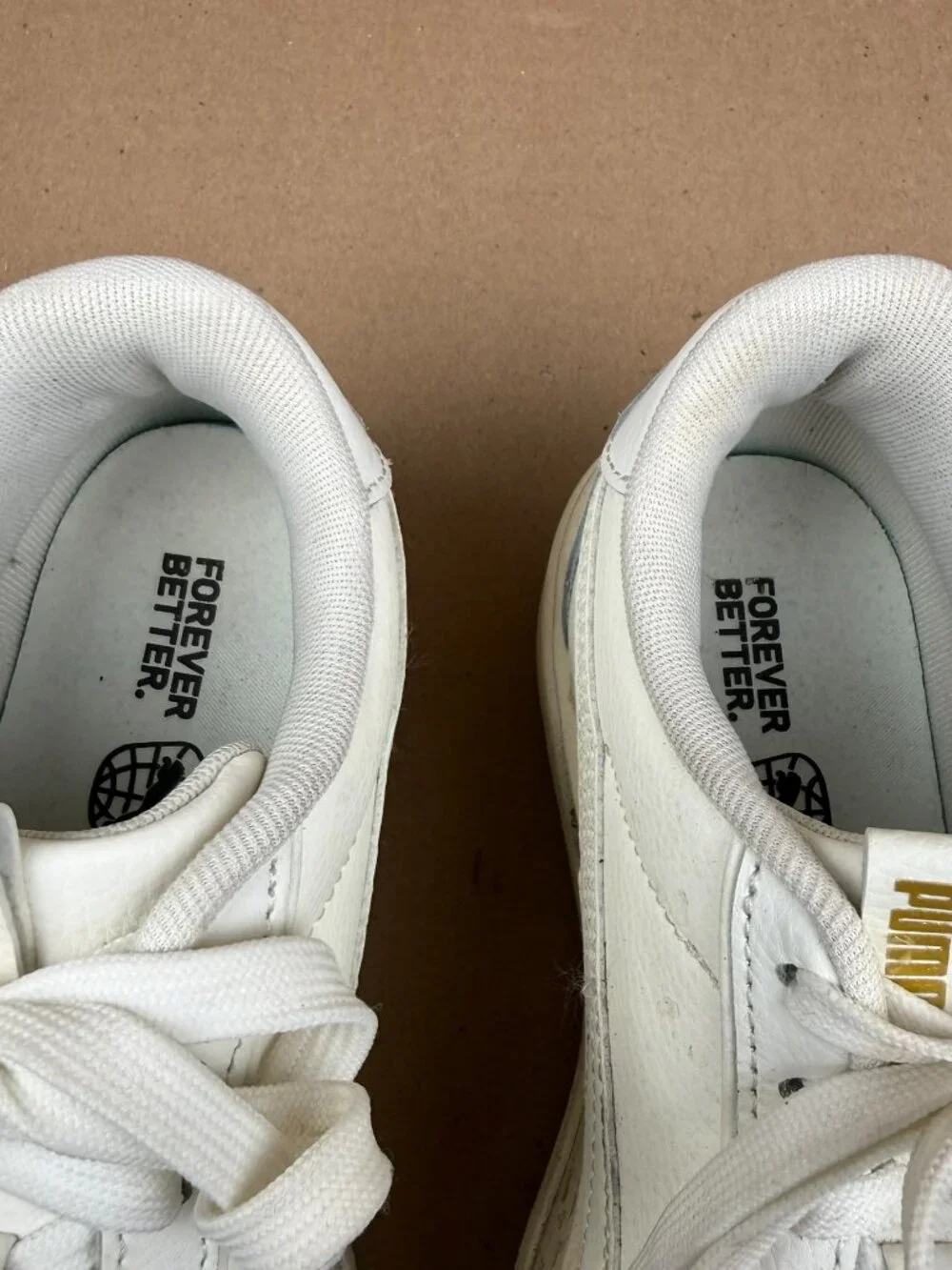 Women's Puma White Sneakers Size 8.5 Needs Cleaning
